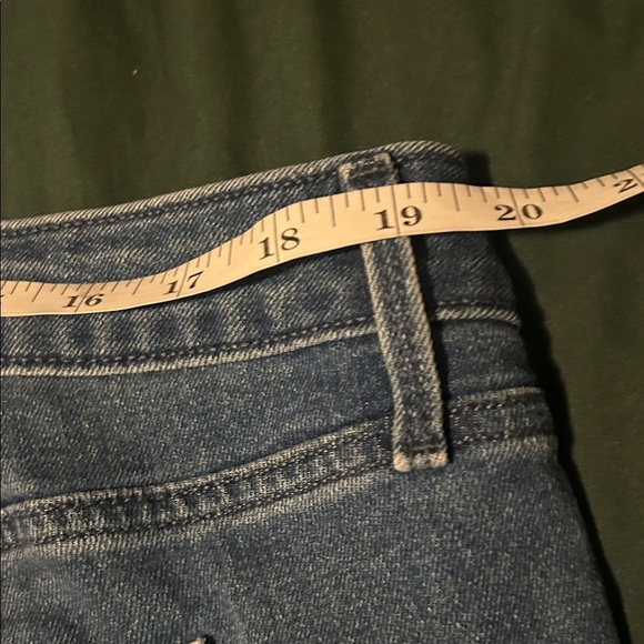 Old Navy Women's Dark Blue Ankle Jeans - Picture 4 of 6